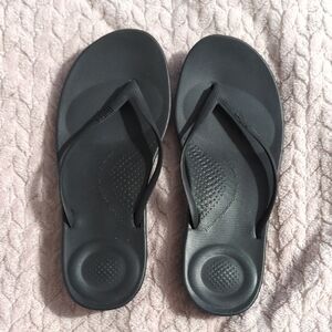 Black Fit Flops